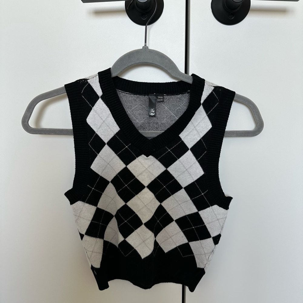 Black and White Argyle Knit Vest